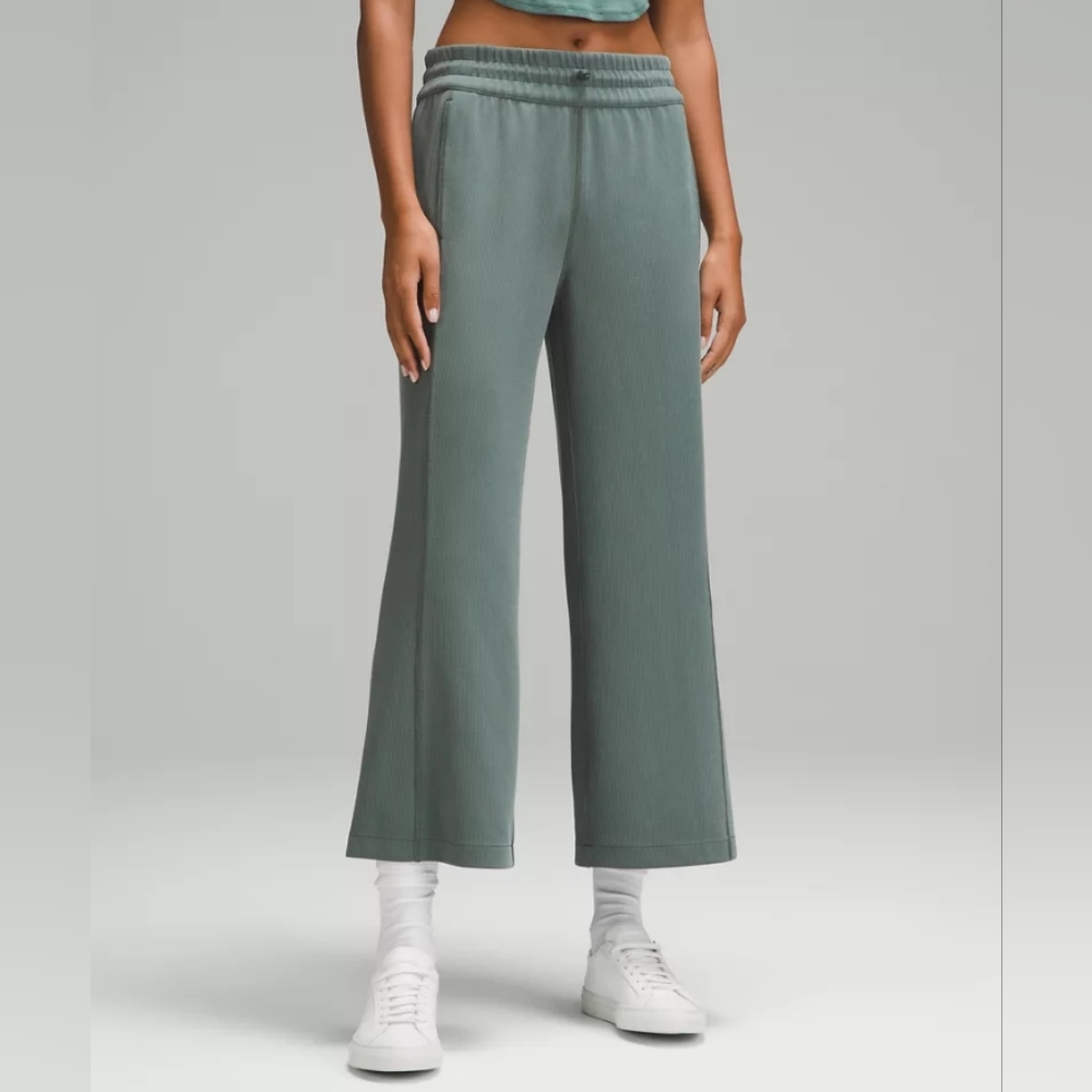 Lululemon Ribbed Softstreme Mid-Rise Wide-Leg Cropped Pant 25" in dark forest 8